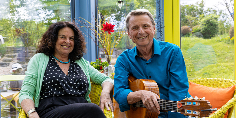 Margit Sarholz und Werner Meier machen mit viel Humor Musik für Kinder.